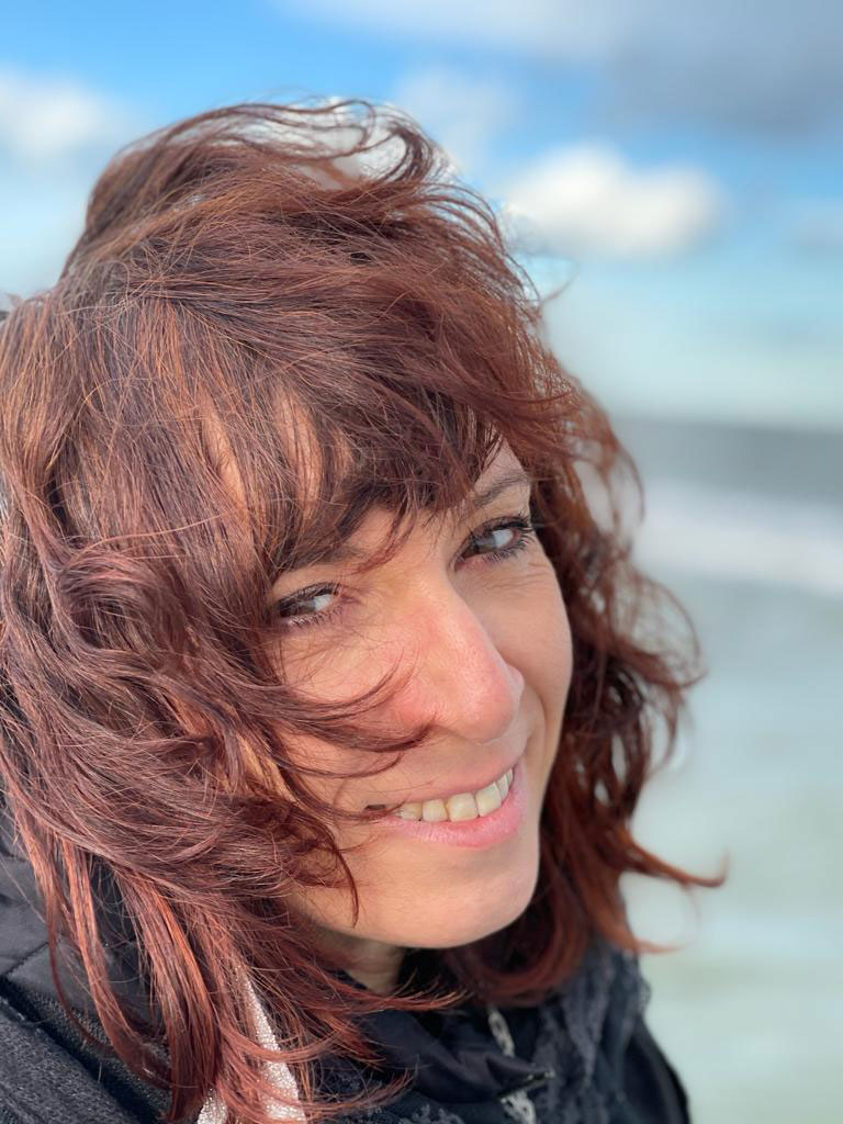 micaela travaglini sorride micaela travaglini sorride